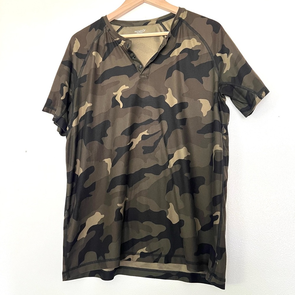 Old Navy Active Camo Tee